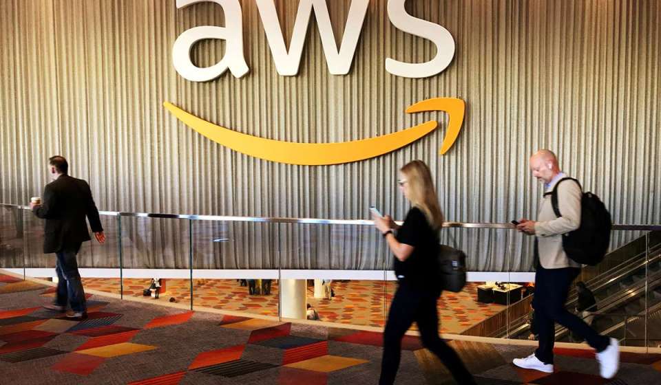 Read more about the article Amazon introduces Rufus, an AI-powered shopping assistant, to enhance customer experience