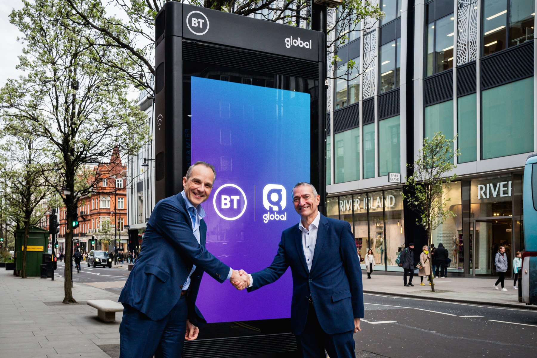 Read more about the article BT to repurpose 2000 payphones into 5G Wifi hubs providing 1 GBPS speeds